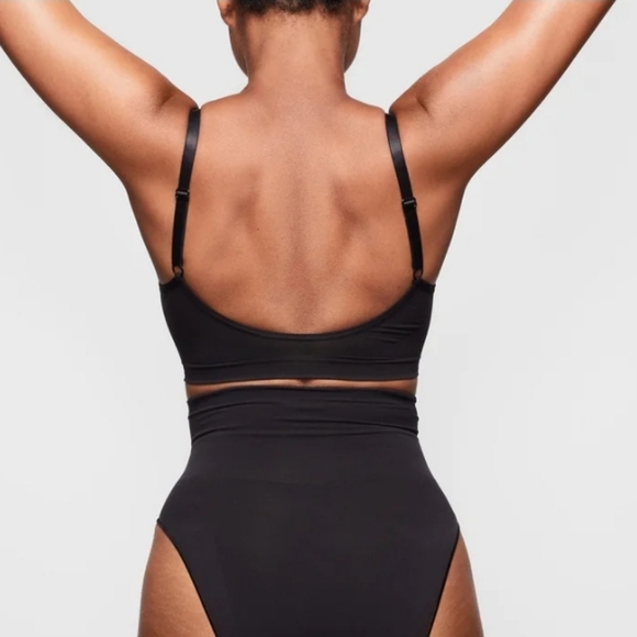 SKIMS Seamless Sculpt Bralette Onyx Size Small/Medium - Picture 2 of 6